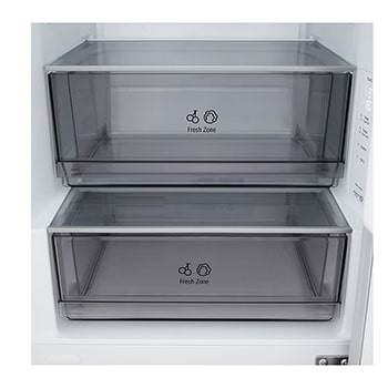 Vista frontal do frigorífico combinado LG (GBBSJ10EPY) a mostrar a ventilação DoorCooling+™