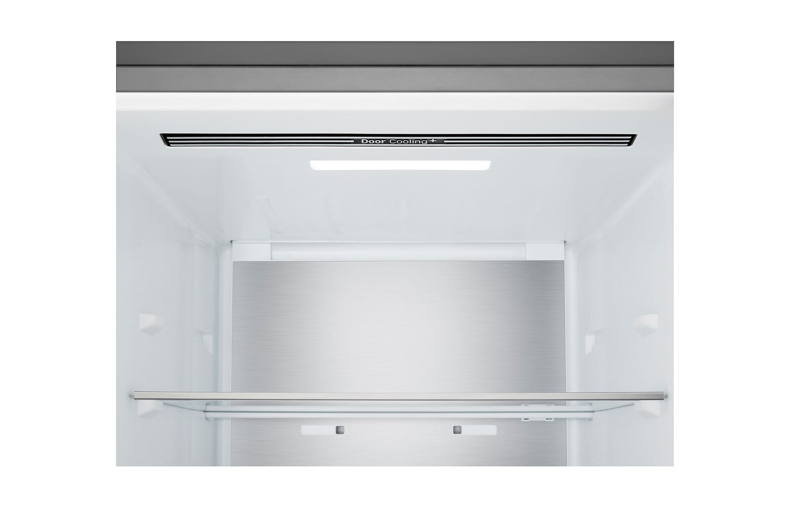 Frigorífico combinado LG (GBBS323CEV) instalado ao nível da parede alta em bege claro, com setas brancas a apontar para as superfícies superior e frontal.