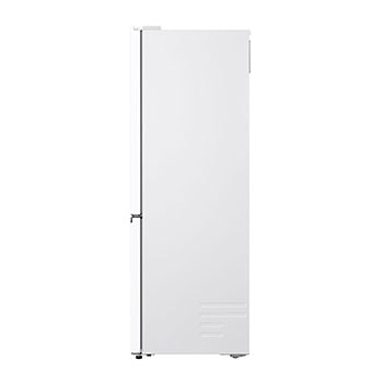 Frigorífico combinado LG (gbbsj10esw) embutido em armários castanhos-escuros com janela e sofá à esquerda e lava-loiça à direita