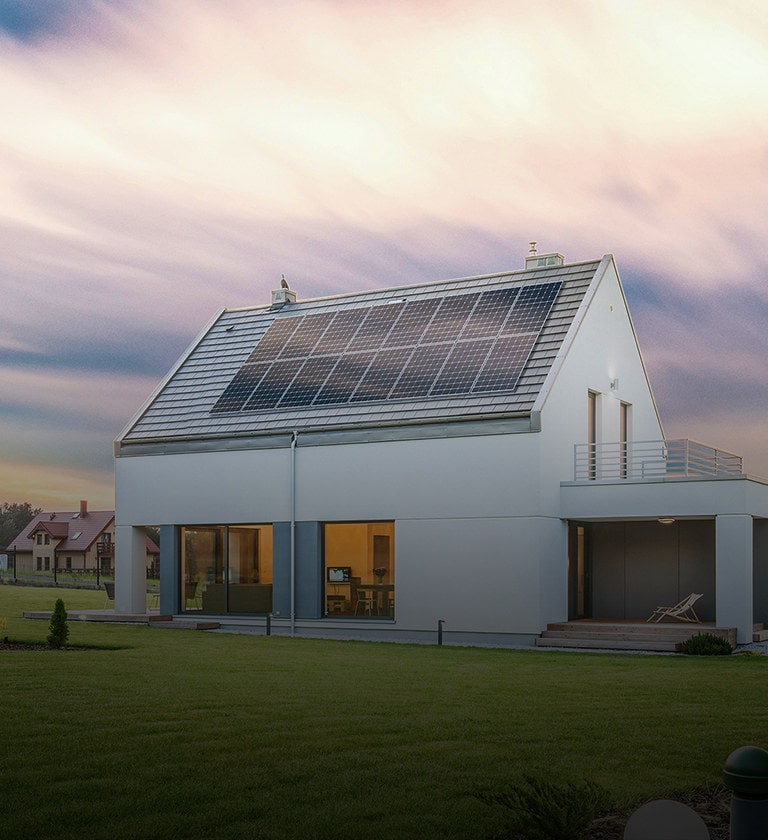 Moradia familiar moderna com módulos LG NeON2.