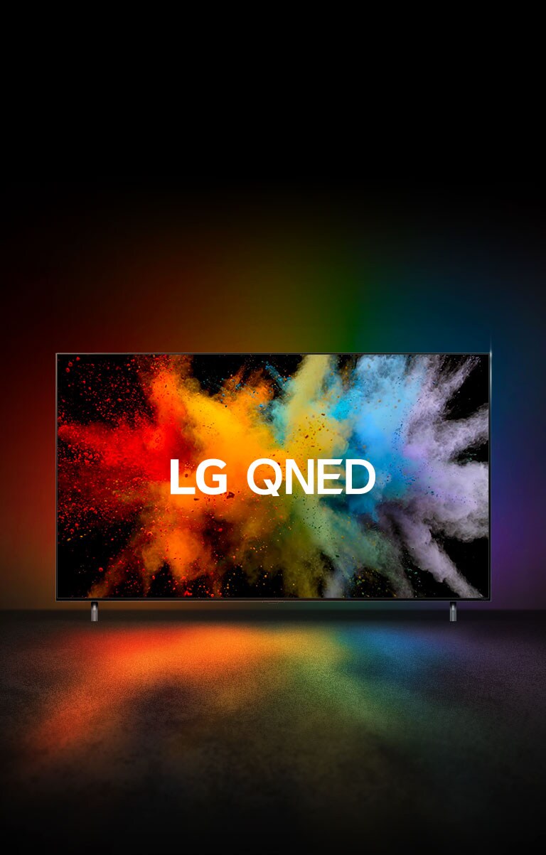 Uma QNED da LG numa sala escura. Os pós tingidos criam uma explosão de cores do arco-íris na TV.