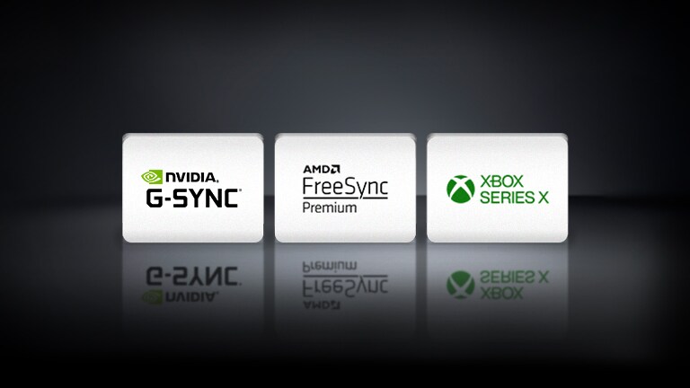 O logótipo NVIDIA G-SYNC, o logótipo AMD FreeSync e o logótipo XBOX SEREIS X organizados horizontalmente num fundo negro.
