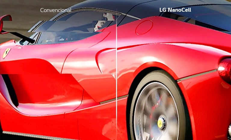 Uma cena de um jogo de corridas é apresentada numa televisão convencional com falhas. A outra metade é uma televisão LG NanoCell com menos falhas.