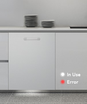 Máquina de lavar loiça de encastre na cozinha com luz branca mostra o estado de funcionamento e a luz vermelha indica sinal de erro.