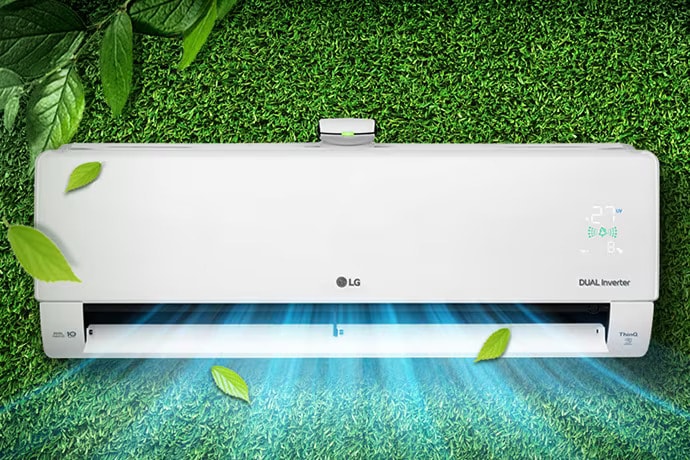 Um ar-condicionado que respira uma brisa refrescante sobre a relva verde.