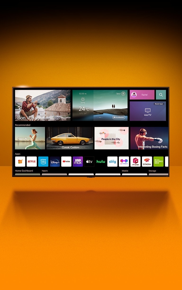 TV em frente a uma parede laranja. A TV mostra o ecrã principal e as listas de aplicações estão em realce.