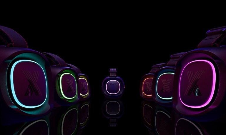 صورة جماعية لمكبر الصوت LG XBOOM Go XG8T. إضاءات مختلفة مضاءة.