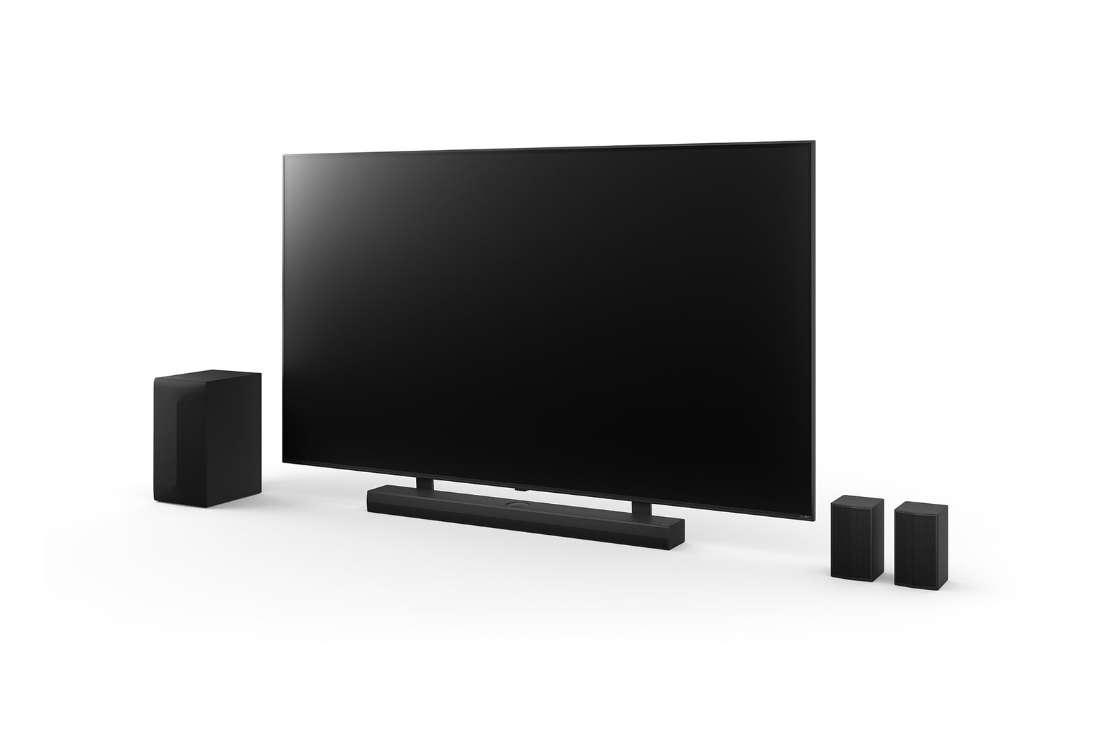 صورة بزاوية لتلفزيون LG QNED مقاس 75 بوصة، ومكبر الصوت LG Soundbar S75TR، ومكبرات الصوت الخلفية، ومضخم الصوت subwoofer