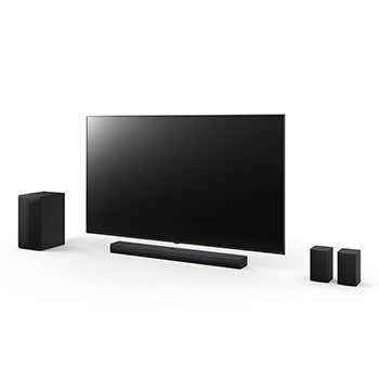 صورة أمامية لتلفزيون LG QNED مقاس 75 بوصة، ومكبر الصوت LG Soundbar S75TR، ومكبرات الصوت الخلفية، ومضخم الصوت subwoofer