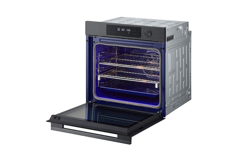 InstaView_There is a pictogram on the door that expresses the knock, and the inside of the oven is lit up