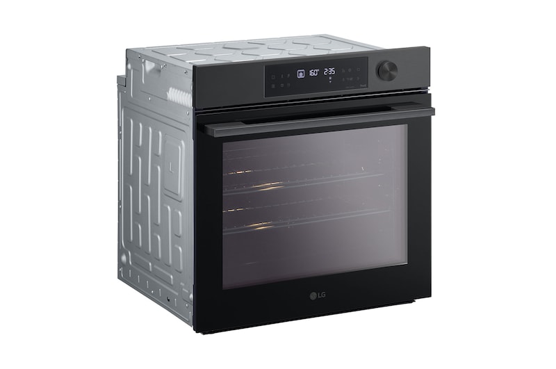 ThinQ_The oven and mobile are connected by the ThinQ logo. There are icons on the mobile that express ThinQ functions.