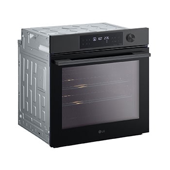 ThinQ_The oven and mobile are connected by the ThinQ logo. There are icons on the mobile that express ThinQ functions.