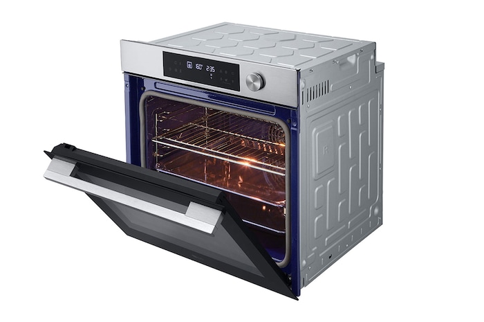 InstaView_There is a pictogram on the door that expresses the knock, and the inside of the oven is lit up