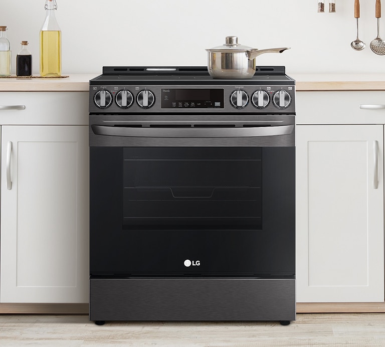 The oven in harmony with the kitchen