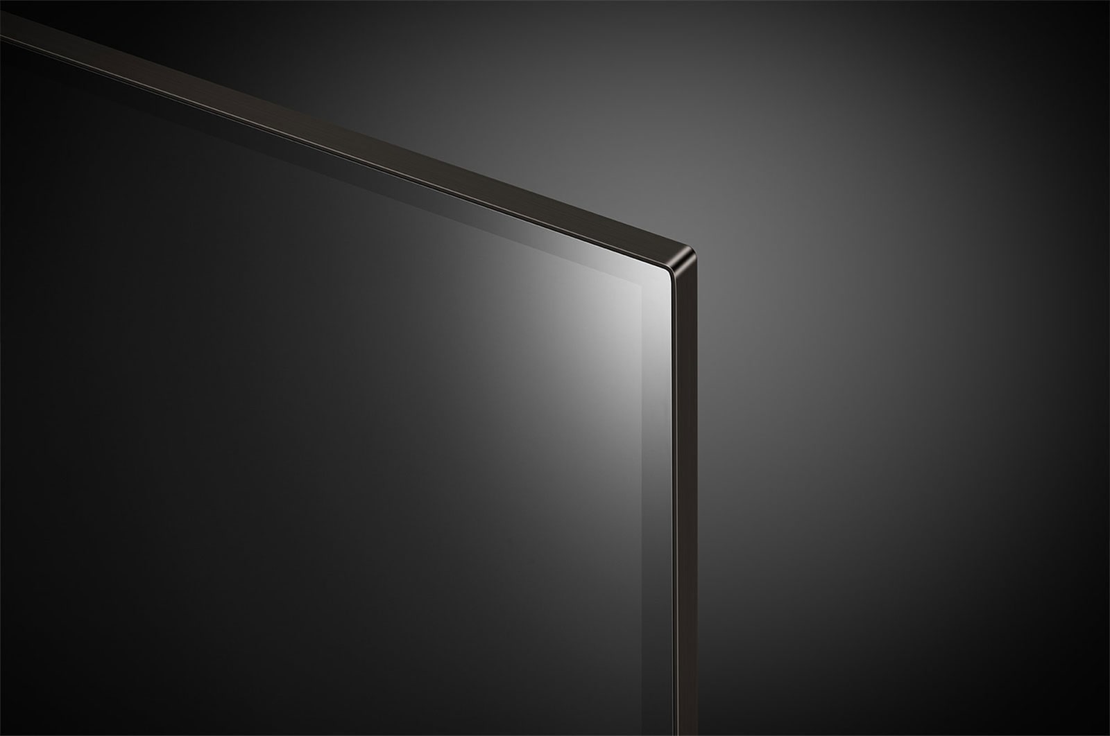 صورة مقربة من الحافة العلوية لتلفزيون LG OLED evo TV،‏ OLED C4