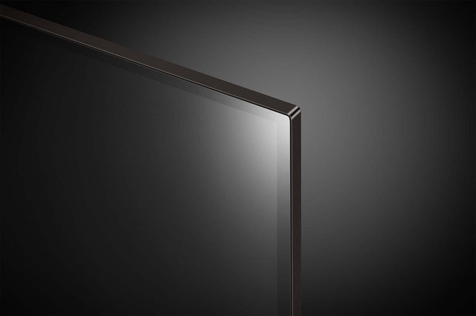 صورة مقربة من الحافة العلوية لتلفزيون LG OLED evo TV،‏ OLED C4