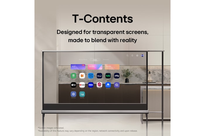 تعرض شاشة LG SIGNATURE OLED T مشهد حوض سمك مع سمك يسبح على شاشته الشفافة.