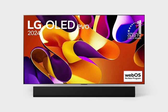 صورة أمامية لتلفزيون LG OLED evo TV وOLED G4 وتلفزيون OLED Emblem رقم 1 على مستوى العالم لمدة 11 عامًا وشعار الضمان الذي لمدة 5 سنوات على الشاشة، بالإضافة إلى مكبر الصوت Soundbar بالأسفل