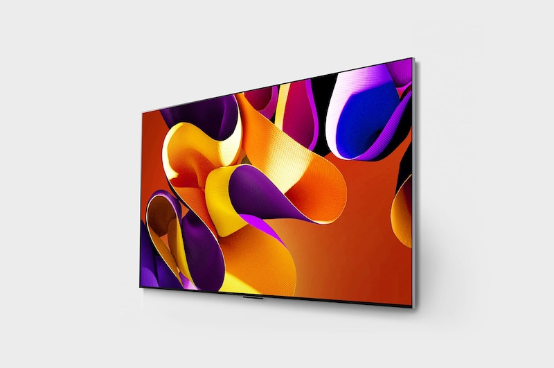 صورة جانبية مائلة لليسار لتلفزيون LG OLED evo TV،‏ OLED G4 على الحائط