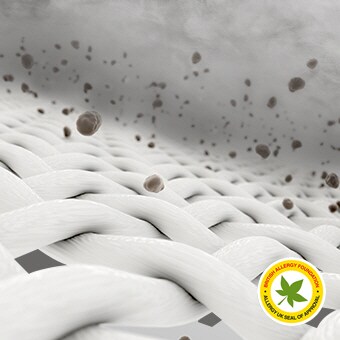 يُظهر القماش وجزيئات الغبار الدقيقة داخل الألياف