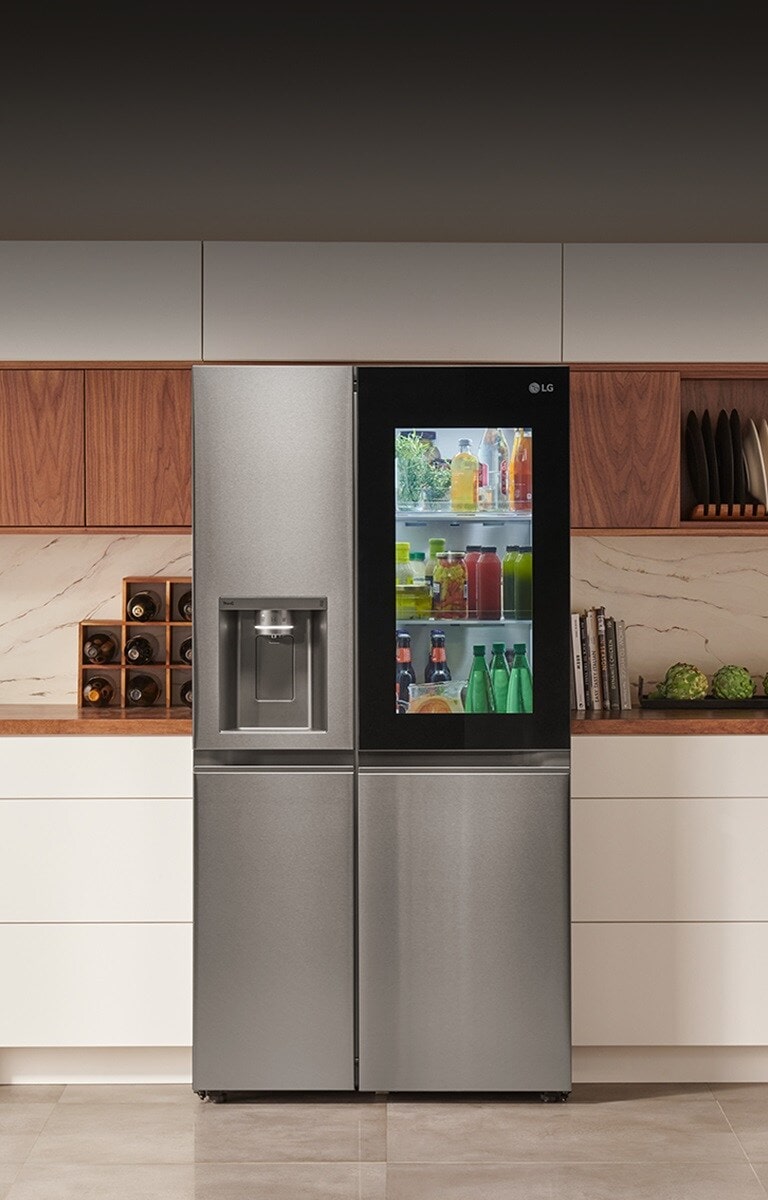 صورة المنتج معلقة داخل المطبخ