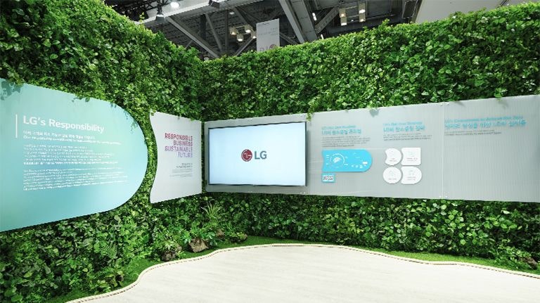 LG Booth entrance