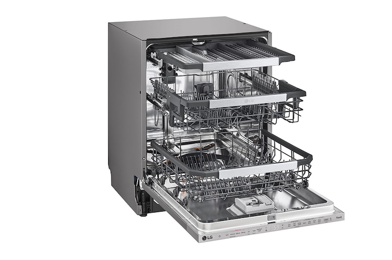 منظر جانبي لغسالة أطباق مع فتح الباب وضبط ارتفاع الرف على مستوى منخفض