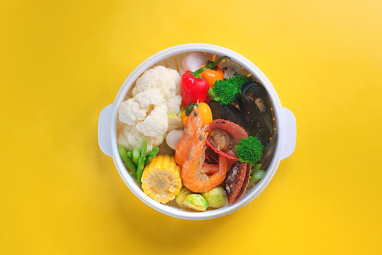 It shows steamed foods by LG NeoChef™ 