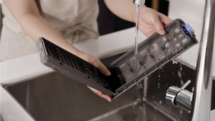 Video showing how to remove and clean the filter