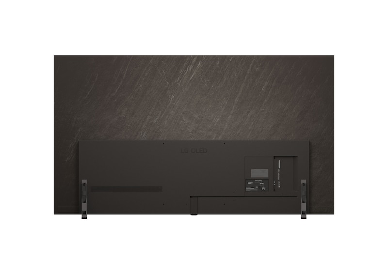 Vardagsrum med en väggmonterad LG OLED TV. På TV:n visas en bergskedja mot en mörk kvällshimmel fylld av stjärnor. Den här scenen är delad på mitten för att visa hur Perfect Black levererar äkta svärtor oavsett om det är ljust eller mörkt omkring dig. Den ena sidan av scenen visar en mattare, gråare version av landskapet med texten Icke-perfekta svärtor. Den andra sidan visar en mer tilltalande bild med ett större dynamiskt omfång av svärtor och högdagrar. Denna har texten Perfekta svärtor. Logotypcertifiering syns också, Perfect Black-teknik levererar svärtor mörkare än eller lika med 0,24 nit upp till 500 lux. En textbubbla vid dess sida lyder Kontrollera Perfect Black-certifieringsmärket.