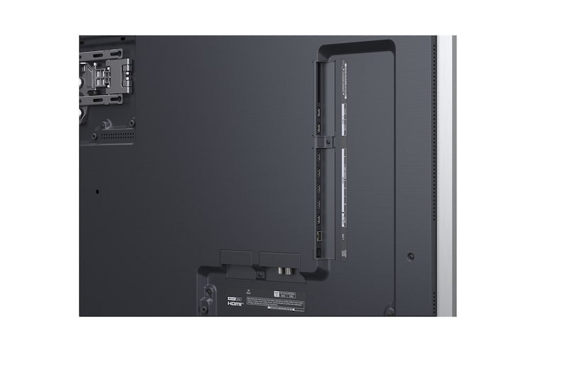 LG AI Magic Remote framför en LG TV-skärm. På skärmen visas en personlig hälsning från LG AI med anpassade nyckelord baserade på användarens sök- och visningshistorik. Vid fjärrkontrollen visas en ikon och etikett som visar att AI Concierge-funktionen är lättillgänglig med ett kort tryck på AI-knappen. 