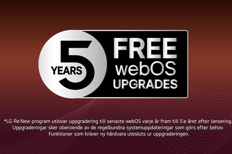 Före och efter-jämförelse av hur LG:s 4K Super Upscaling förbättrar bildkvaliteten. Två paneler som visar samma bild av en färgglad fågel som sitter på en gren i en skog, panelen till höger är urblekt. Titeln talar om hur 4K Super Upscaling förbättrar upplösning, ljusstyrka och klarhet.