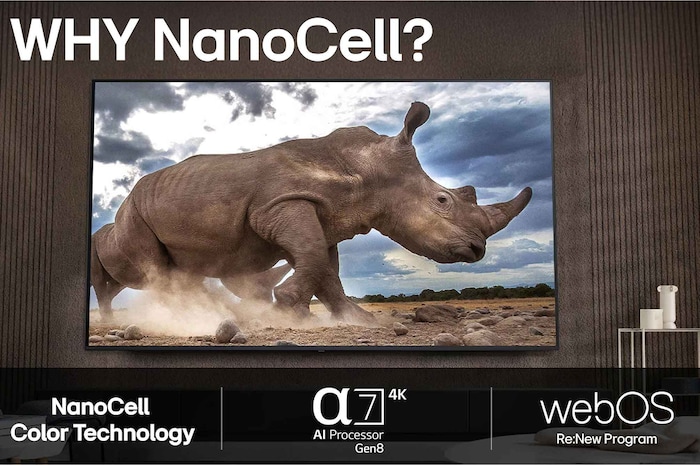 En LG TV-skärm med en AI Magic Remote i förgrunden. AI-knappen är markerad och en pratbubbla visar text, föreslår en film jag gillar. På skärmen visas användarikonen E, som indikerar hur AI Voice ID kunde identifiera vilken användare det var och ge personliga rekommendationer bara baserat på deras röst.