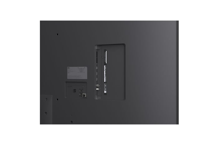 Sci-fi-innehåll spelas upp på en LG TV-skärm. På skärmen syns AI Chatbot-gränssnittet. Användaren skickade ett meddelande till chatboten och sade att skärmen är för mörk. Chatboten erbjöd lösningar på begäran. Hela scenen är även delad itu. Den ena sidan är mörkare, den andra sidan är ljusare, vilket visar hur AI Chatbot löste problemet för användaren automatiskt. Text förklarar hur Al Chatbot kan förstå användarens avsikt och tillhandahålla lösningar för felsökning.