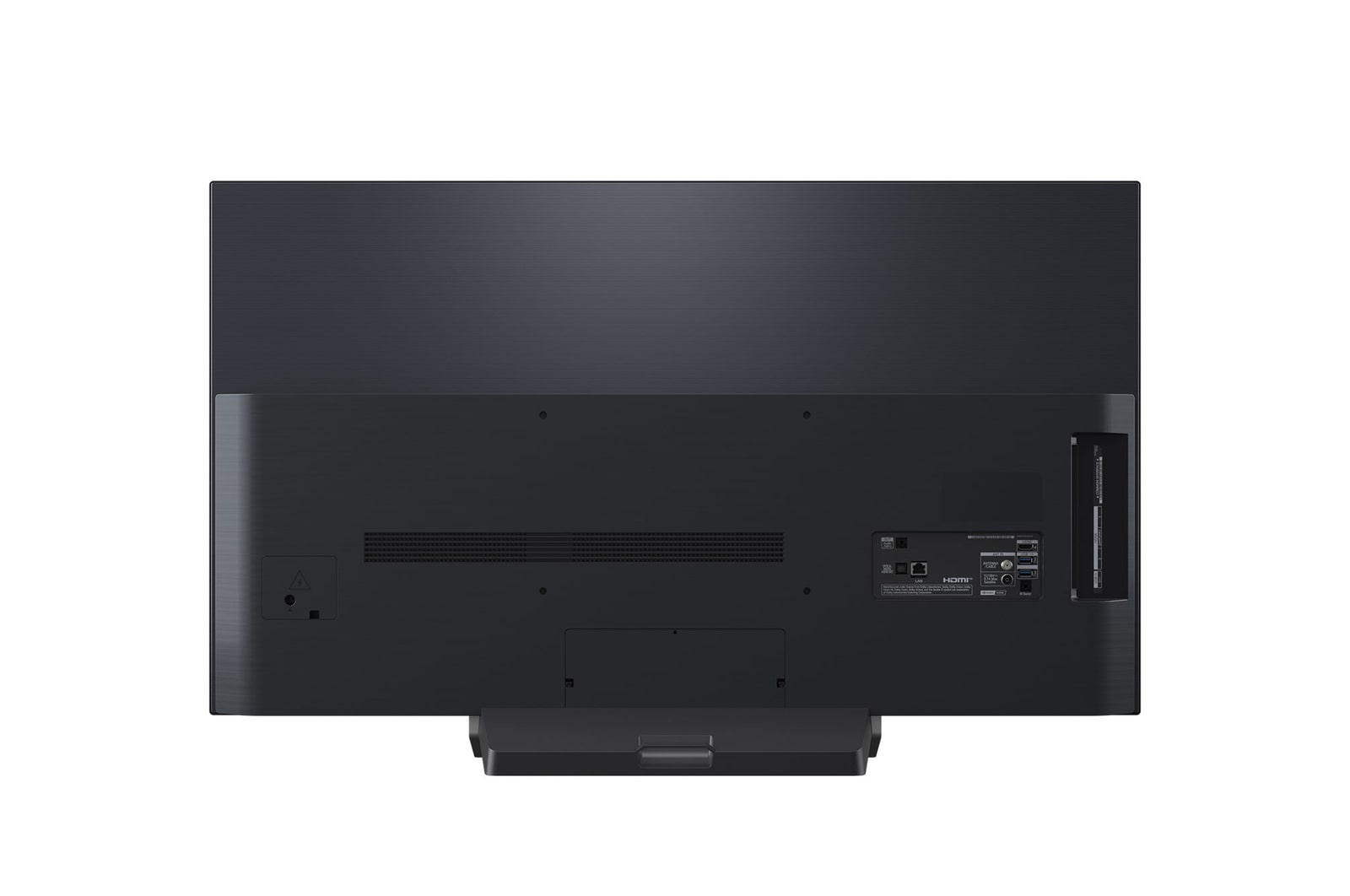 Närbild av en LG OLED TV-skärm som visar hur AI Search fungerar. Ett litet chattfönster är öppet som visar hur användaren frågade efter vilka sportspel som är tillgängliga. AI Search svarar via chatt och genom att visa miniatyrer av tillgängligt innehåll. En uppmaning att fråga Microsoft Copilot visas också. 