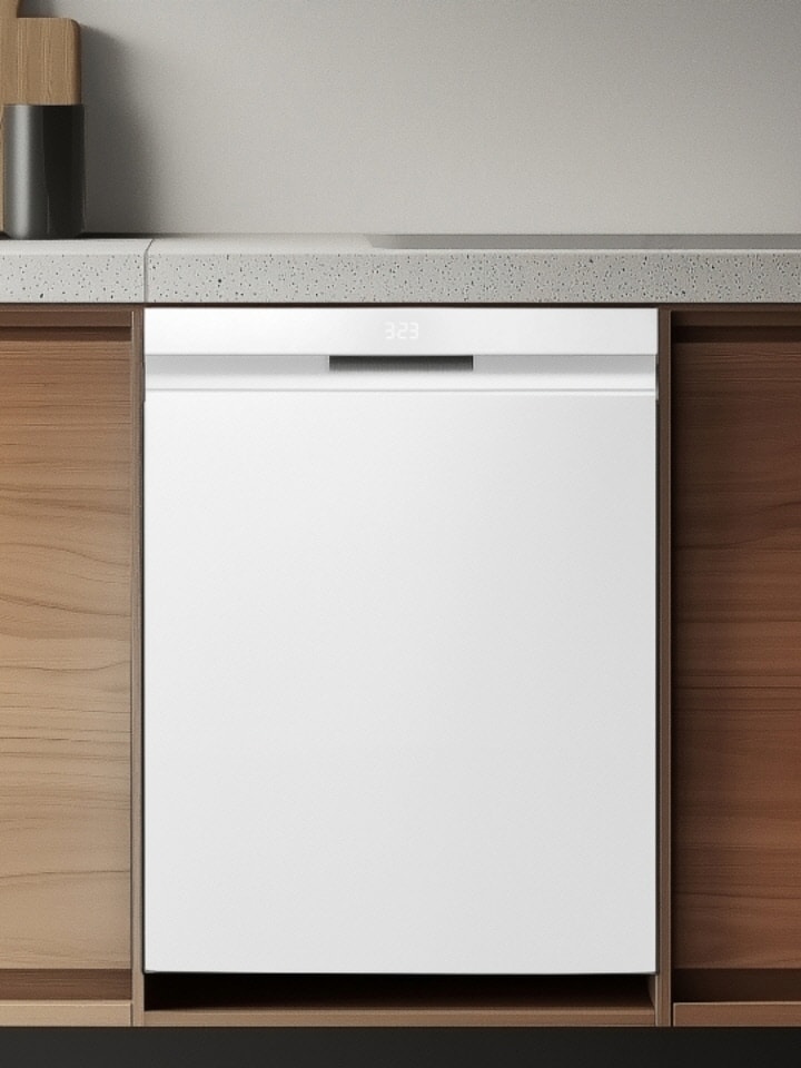 Livsstilsbild av en inbyggd diskmaskin installerad i ett kök med trädesign.