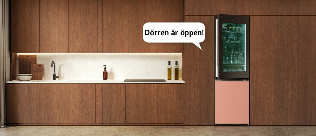 En bild på ett kylskåp med en lätt öppen dörr och en pratbubbla som säger att dörren är öppen.