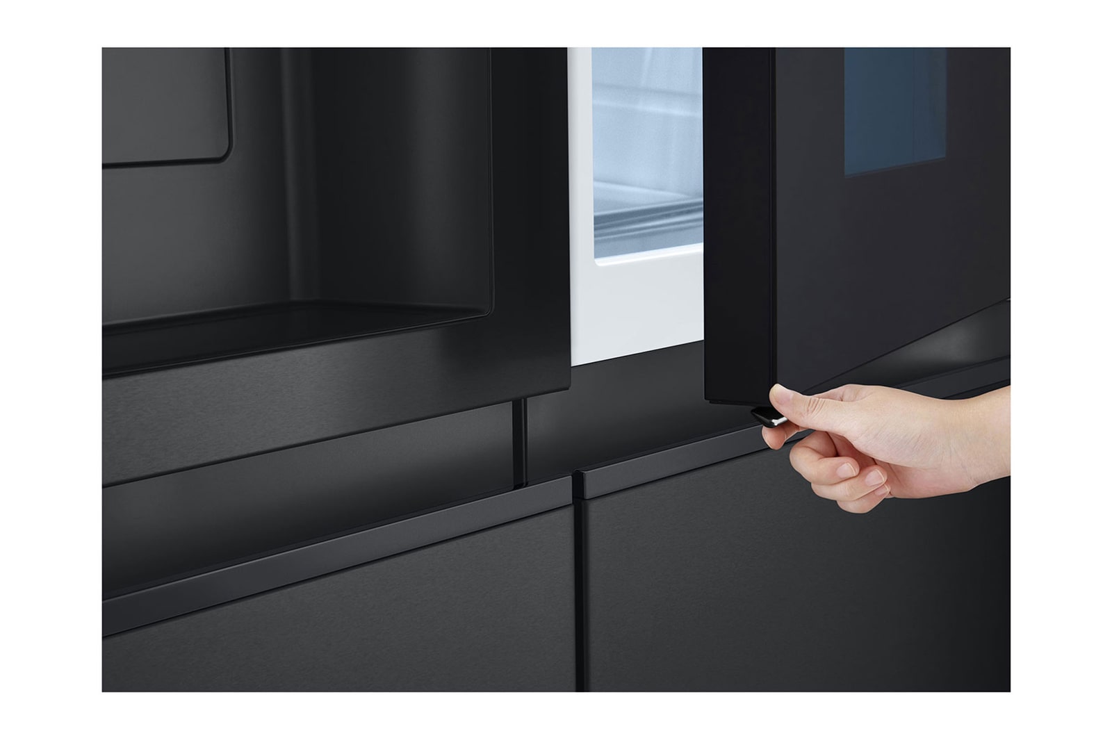 LG 628L InstaView Door in Door™ Side by Side (Essence Black), Energiklass D, Vatten/is utan röranslutning, Smart Diagnosis™ med Wi-Fi, GSXE91EVAD