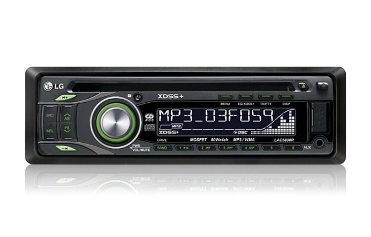 Vy framifrån av Bilstereo med USB- och AUX-ingångar på framsidan LAC5800R