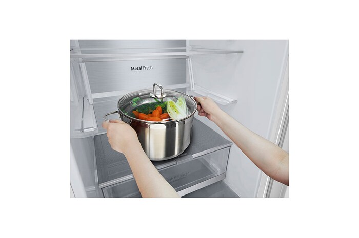 LG 2.03M 384L Kombinerad kyl/frys(Vit) - Energiklass D, Door Cooling™ och Smart Diagnosis™ med Wi-Fi, GBB72SWUGN