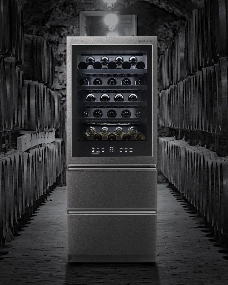 LG SIGNATURE Vinkyl placerad i en vinkällare.