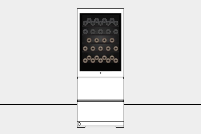 Olika typer av viner placerade i LG SIGNATURE:s vinkyl syns genom InstaView-panelen.