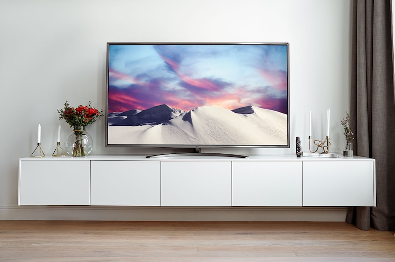 LG Ultra HD 4K TV - 82”, 82UM7600PLB
