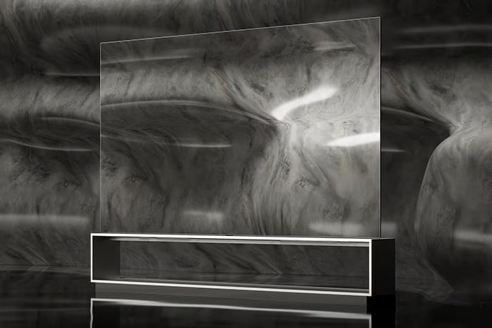 LG SIGNATURE OLED 8K stående på grått marmorgolv.