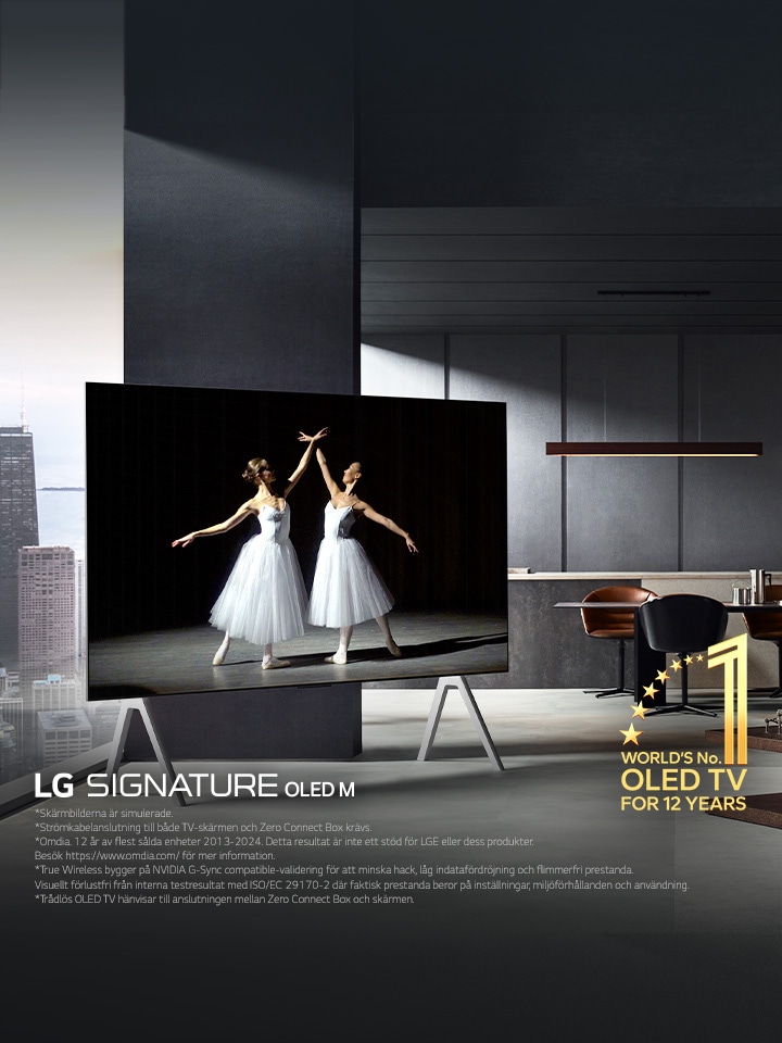 Lyxvardagsrum med LG Signature OLED M5 på en TV-bänk. Skärmen ser enorm ut. Inga sladdar syns, vilket visar True Wireless-tekniken för TV:n. Emblemet för Världens främsta OLED TV i 12 år och logotypen för LG Signature OLED M visas.