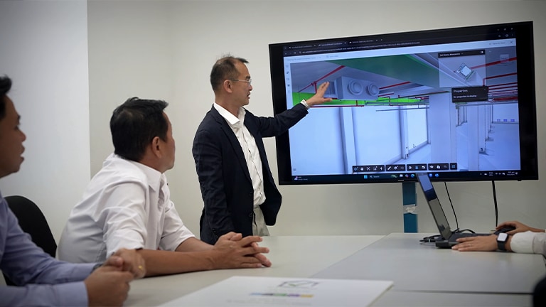 Project Leaders having a meeting with the installation	