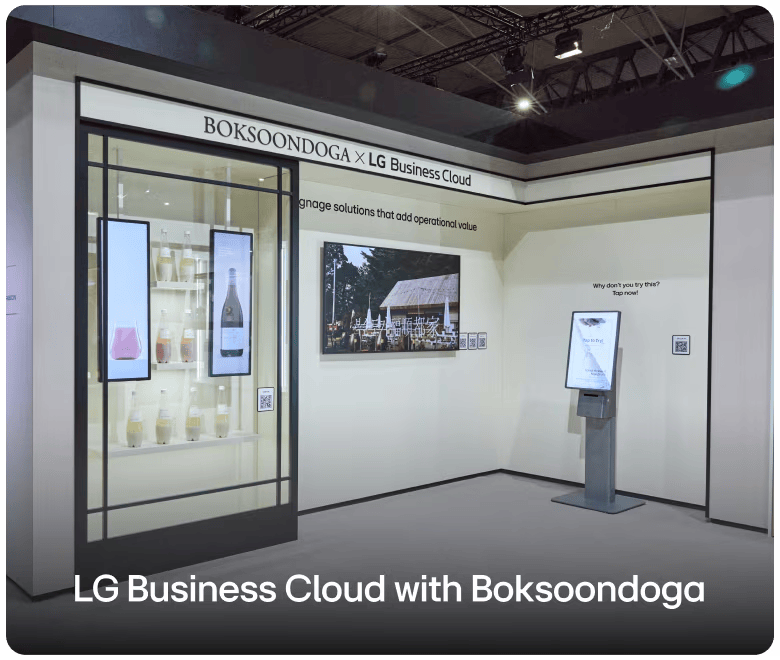 A phygital recreation of the Boksoondoga store used LG Business Cloud to pair products with streamlined digital operations through a signage-integrated showcase and LG Kiosk.