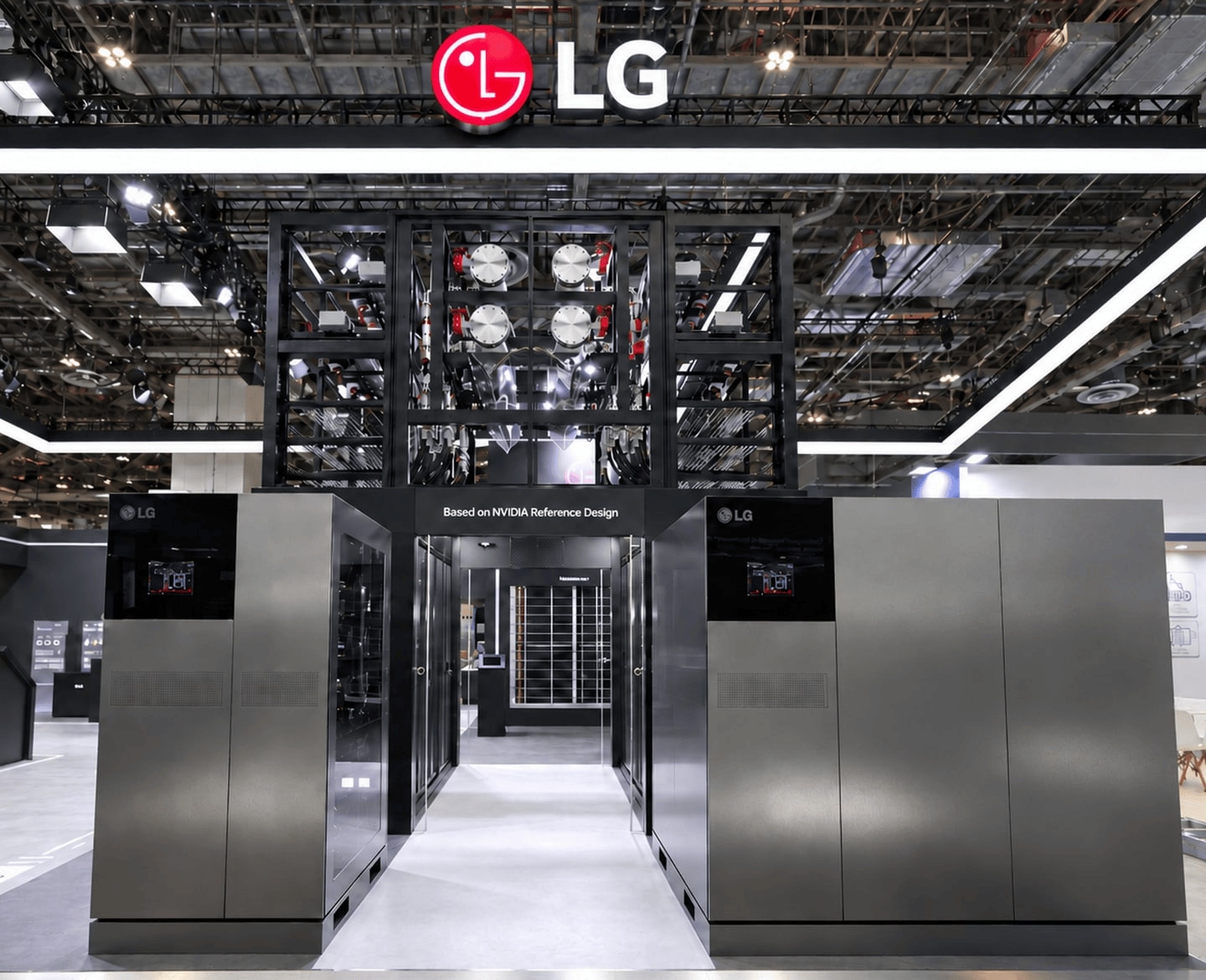  LG Electronics showcases its “Chip-to-Chiller” cooling solutions at Data Centre World Asia 2026