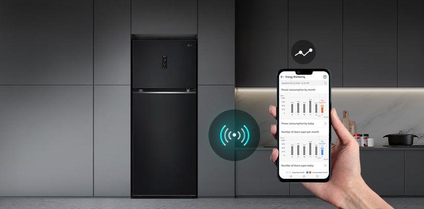 An lg top freezer refrigerator in a modern kitchen with a close-up of a smartphone screen displaying monitoring data. The image illustrates the refrigerator's ability to provide users with performance and usage statistics through a connected app.