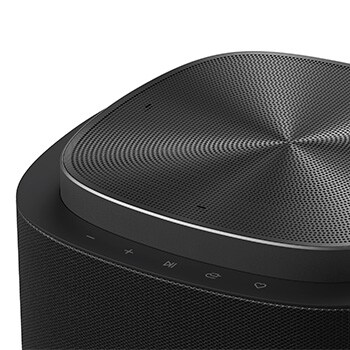 Feature card Powerful sound - which shows the some of the inside of the M7 displaying powerful hardware 